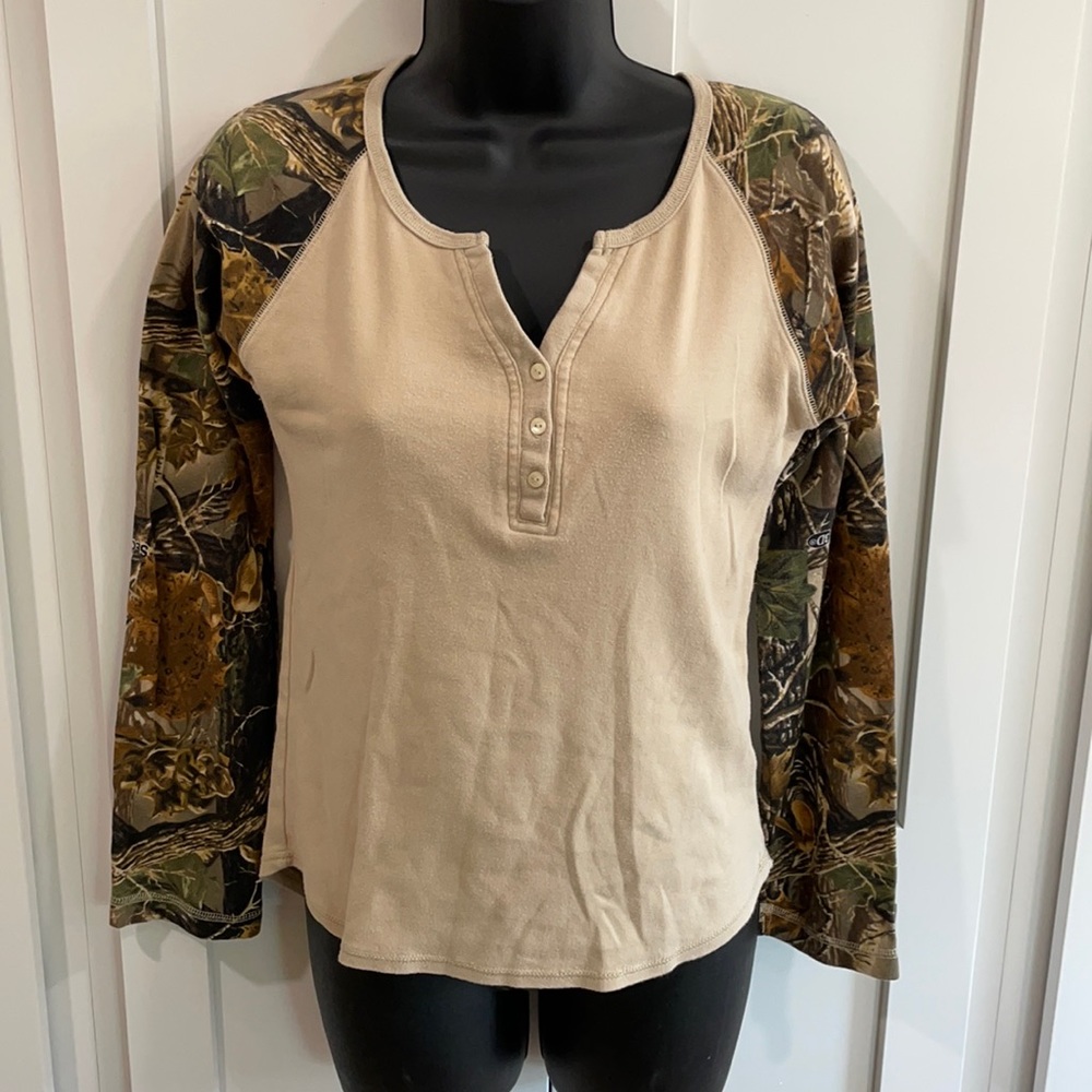 Cabela’s women’s small baseball tee